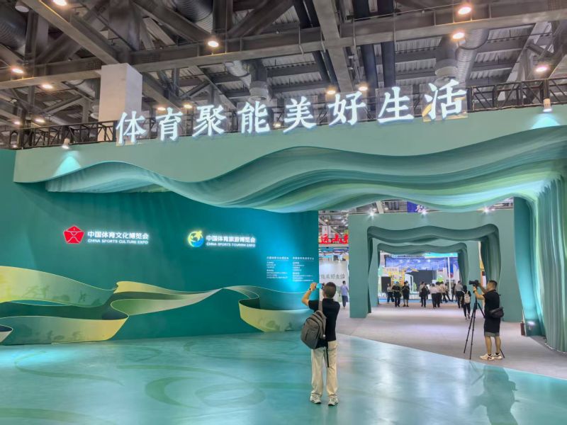 兩個博覽會展會入口。人民網(wǎng)記者 楊磊攝